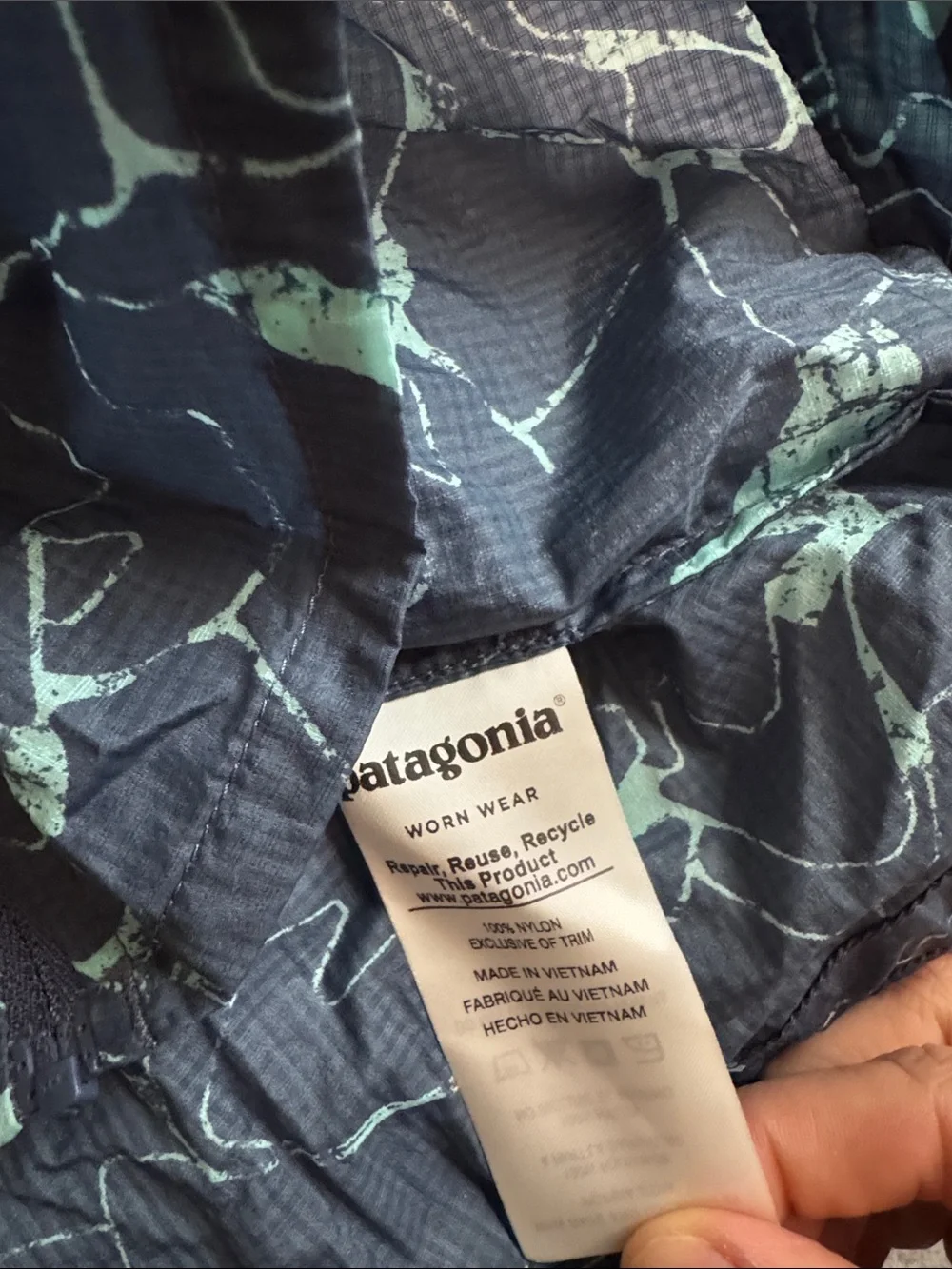 Patagonia Black Hooded Jacket with Mint Marble Print - Picture 3 of 3